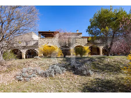 mas avec terrasse dans la région de buis-les-baronnies - exclus