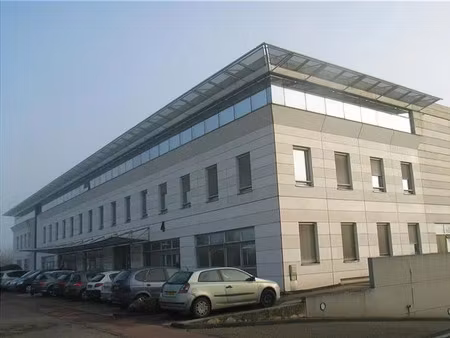 location bureau bron 689 m²