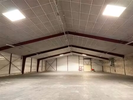 location entrepôt ecommoy 72220 1500m²