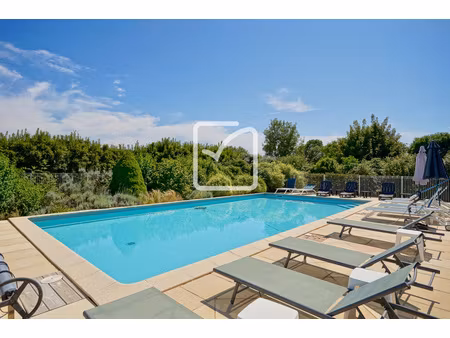 propriété unique avec gite et piscine