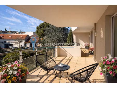 appartement 5pièce(s) 3chambre(s) 152 44 m² nîmes (30900)