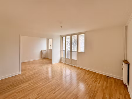 appartement t4 avec balcon et parking - centre-ville