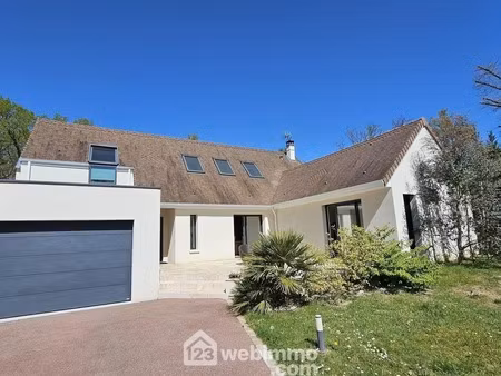 maison/villa de standing à noisy-sur-école