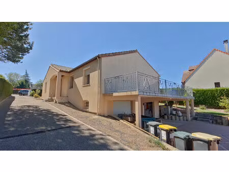 maison familiale avec piscine et beaux volumes