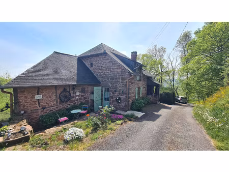 maison en pierre de collonges sur les hauteurs