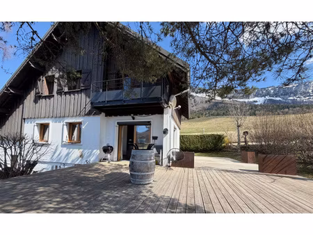 très jolie maison  entièrement rénovée avec goût - mazot savoyard aménagé - vue exceptionn