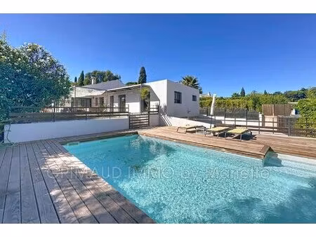 belle villa contemporaine avec piscine et cuisine d'été