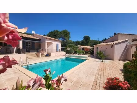 a vendre villa t5 de 155m² de plain pied piscine double garage var paca