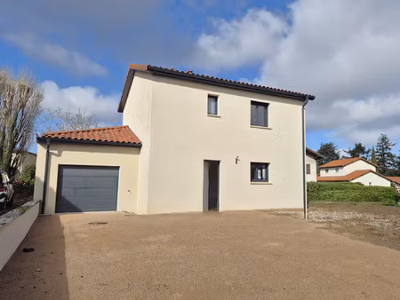 location maison 6 pièces 117m² st bonnet de mure 69720
