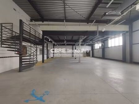 location local professionnel 312m²