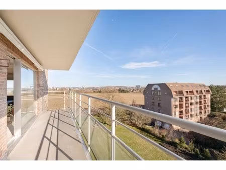 lichtrijk appartement met panoramisch zicht
