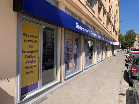 location commerce 687 m² à échirolles (38130)