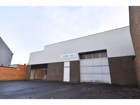ruime en vlot bereikbare opslag- en bedrijfsruimtes van in totaal 1.459 m² te koop in biss