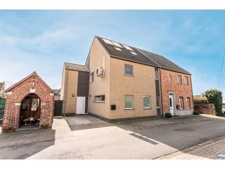 recente woning (epc b) met 5 slaapkamers en tuin te vollezele