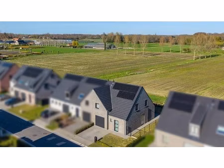 kwaliteitsvolle recente woning (2022) met landelijk zicht