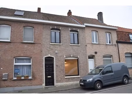 vernieuwde rijwoning met 3 slaapkamers en een mooi stukje tuin te koop in bellegem