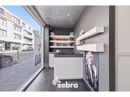 veelzijdig handelspand op commerciële ligging in tielt!