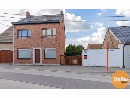 wichelen - centraal gelegen halfopen bebouwing met 4 slpk.