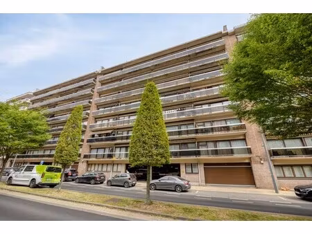 ruim 3-slaapkamerappartement met garage