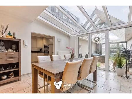 perfect onderhouden gelijkvloers appartement (135m²) met 2 slaapkamers + dressing en terra