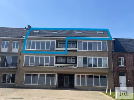 gerenoveerd appartement met 4 slaapkamers