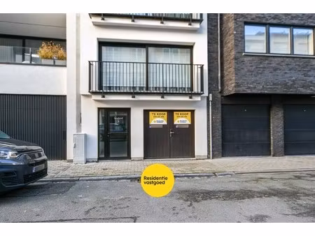 zéér ruime opslagruimte/garage van 66 m² op toplocatie in wenduine!