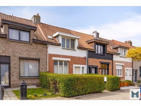 gb met 2 slpks  tuin en veel potentieel in centrum wilrijk!