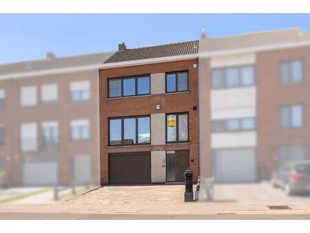 instapklare woning met garage en tuin