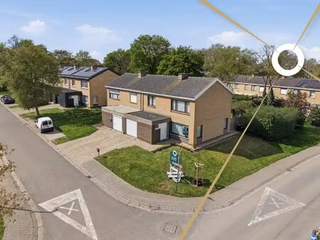 ruim wonen in alle rust: halfopen woning met 4 slaapkamers in ieper