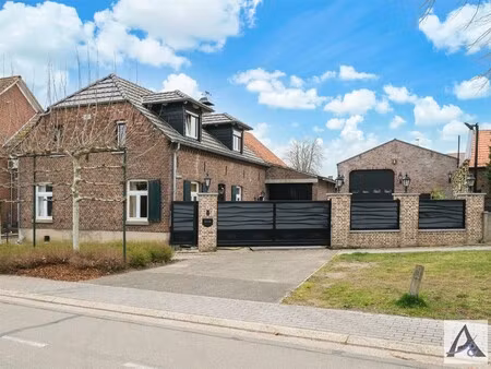 bijzondere eigendom met woon- en werkmogelijkheden in het pittoreske kessenich