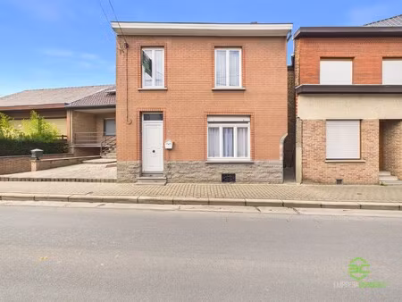 centraal gelegen te renoveren woning met 3/5slpk!