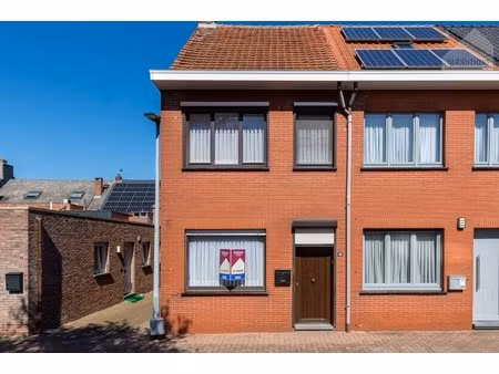 verzorgde halfopen woning nabij het centrum van meerhout.