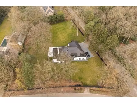 luxueuze vernieuwbouwvilla met high-end afwerking