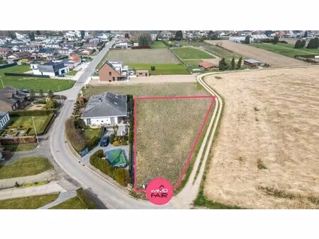 open bebouwing met panoramisch zicht midden in de velden