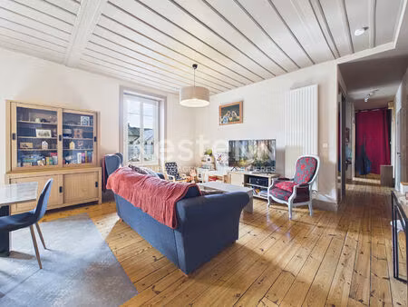 aurillac  proche rue des carmes  à vendre immeuble 4 appartements  avec garage et jardin.