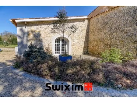 studio meublé 31m² avec terrasse à saint-germain-d'esteuil