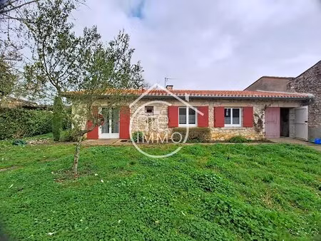 st quentin de caplong: maison de plein pied de 92m² au calme avec garage