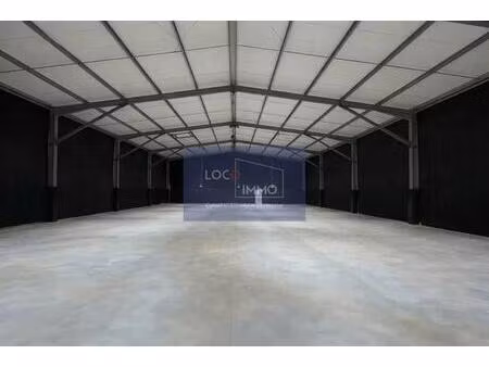 location local d'activités 1 590 m²