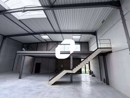 location local d’activités le mesnil amelot 77990 556m²