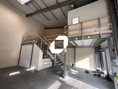 location local d’activités 126m²