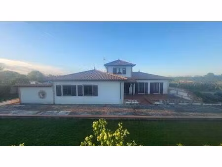 maison castelmayran 10 pièce(s) 255 m2
