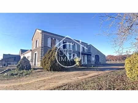 caplong : ancienne ferme viticole maison t8 nombreuses dépendances sur 7000m² environ avec