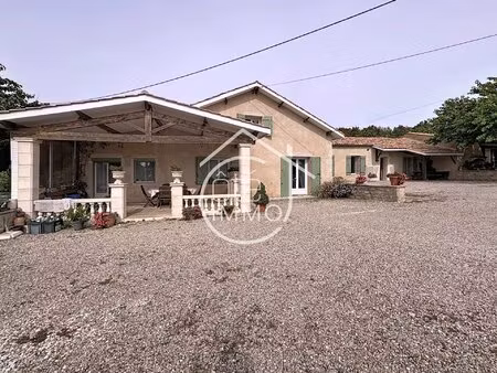 les leves et thoumeyragues: ensemble de 3 habitations avec salle de réception  piscine  es