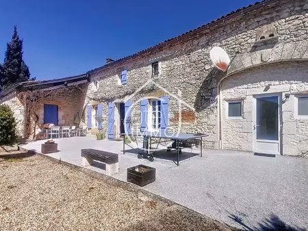 riocaud : ensemble de caractère gîte 331 m² maison séparée 90 m² avec dépendances  piscine
