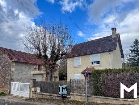 maison en pierre avec grange