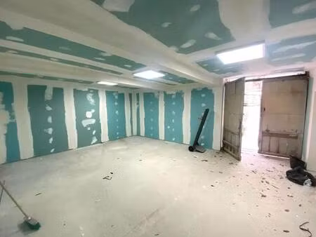 location entrepôt 30 m²