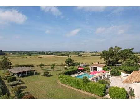 villa avec piscine et spacieux terrain constructible à 10 minutes d'uzès