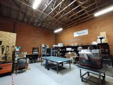 location local d'activités 164 m²