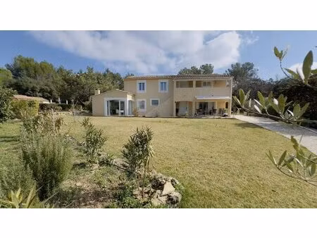 à acheter sur rognes: villa de 206m2 sur terrain de 4500m2