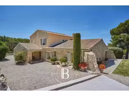 proche aix en provence - calme absolu - rognes - propriete d'exception 10 hectares -...
